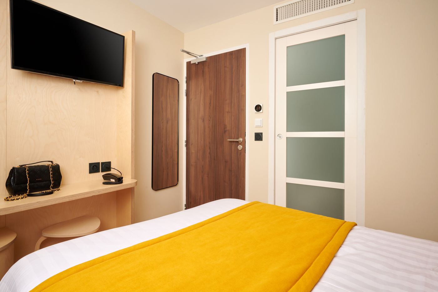 VLH-Paris-Montparnasse-Eiffel-Room-21