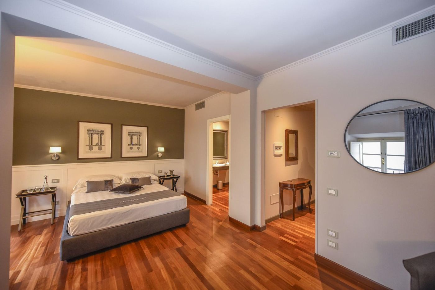 The-Tuscanian-Hotel-Room-14