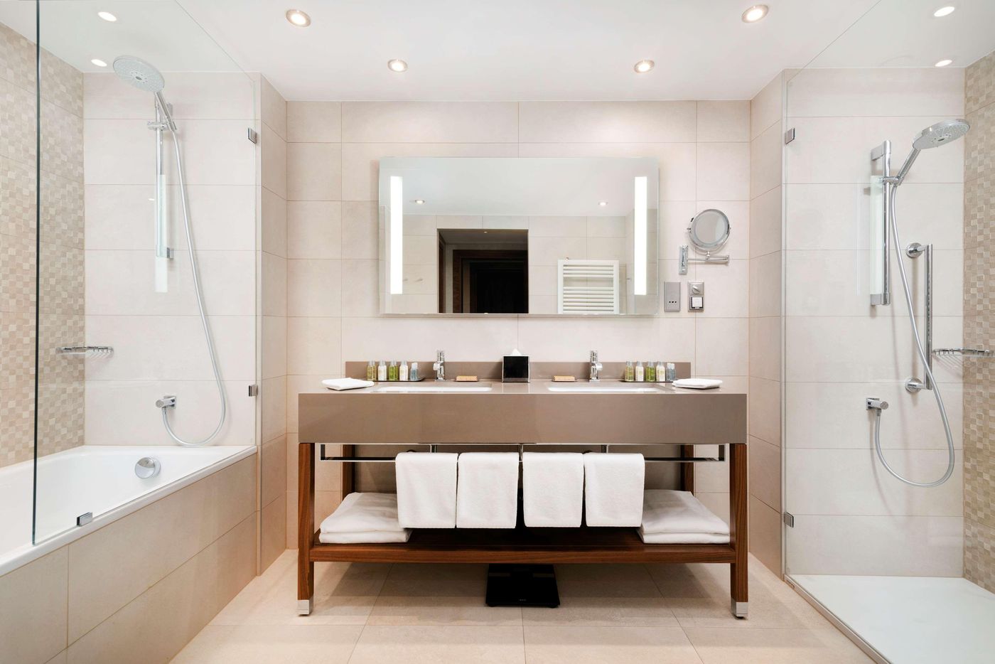 DoubleTree-by-Hilton-Krakow-Hotel---Convention-Cen-Room-44