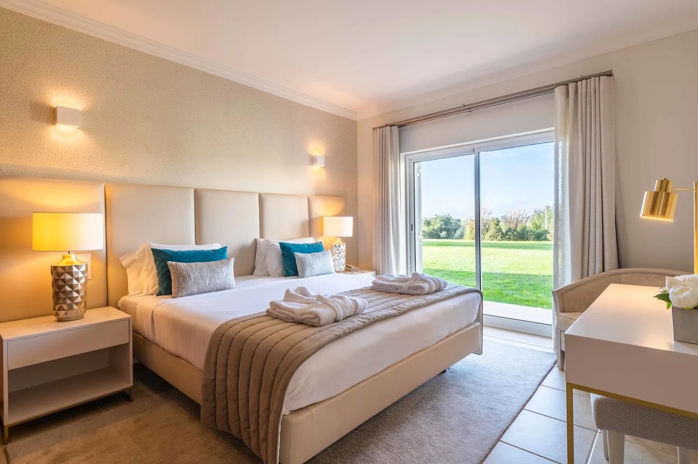 Vale-D-Oliveiras-Quinta-Resort-And-Spa-Room-25