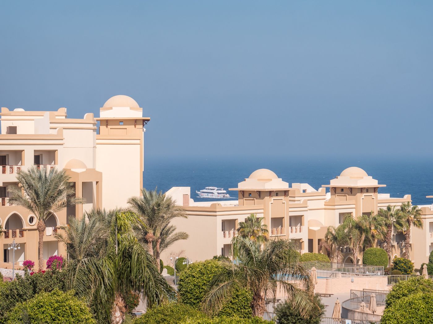 Serenity-Makadi-Beach-General-view-10