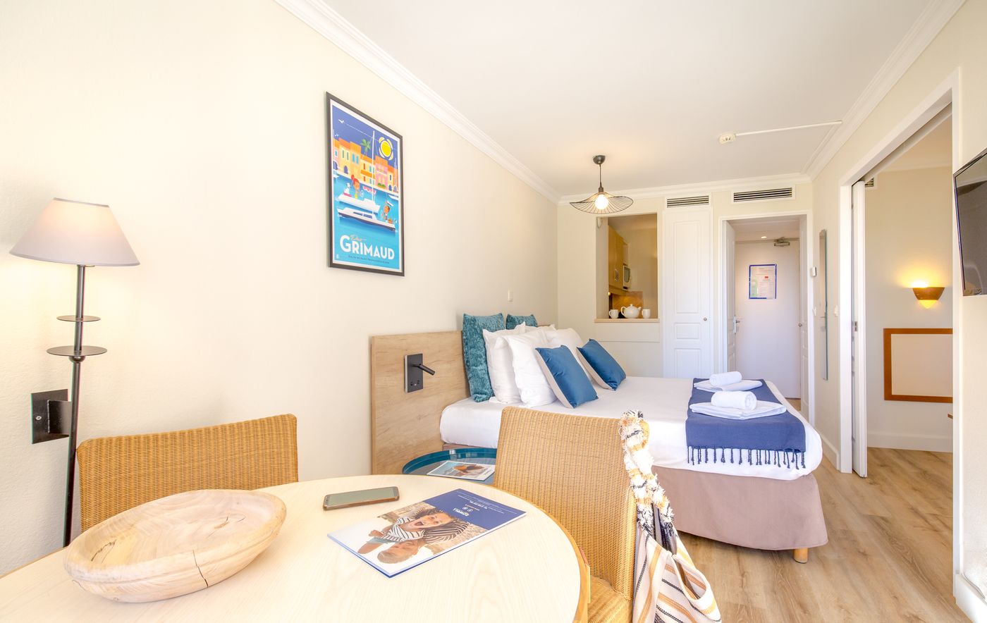 SOWELL-Family-Port-Grimaud-Room-11