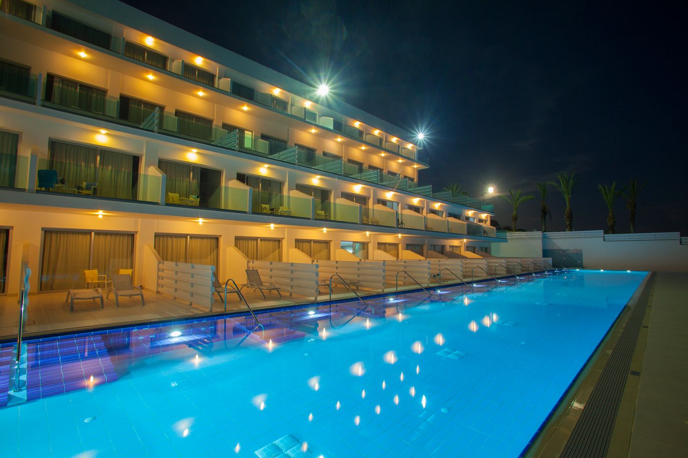 King-Evelthon-Beach-Hotel-and-Resort-Room-11