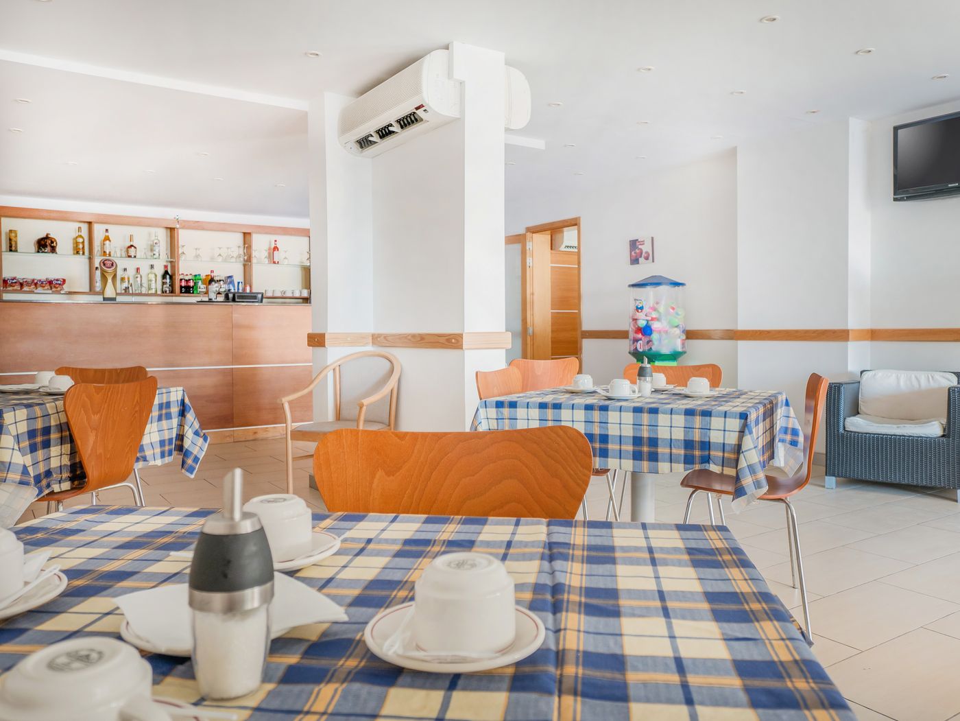 Qawra-Point-Holiday-Complex-Bar-15