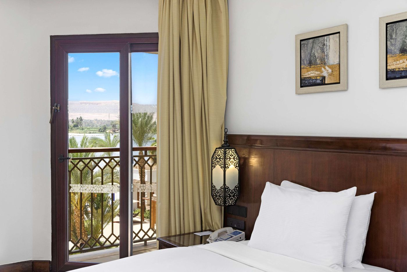 Hilton-Luxor-Resort---Spa-Room-5