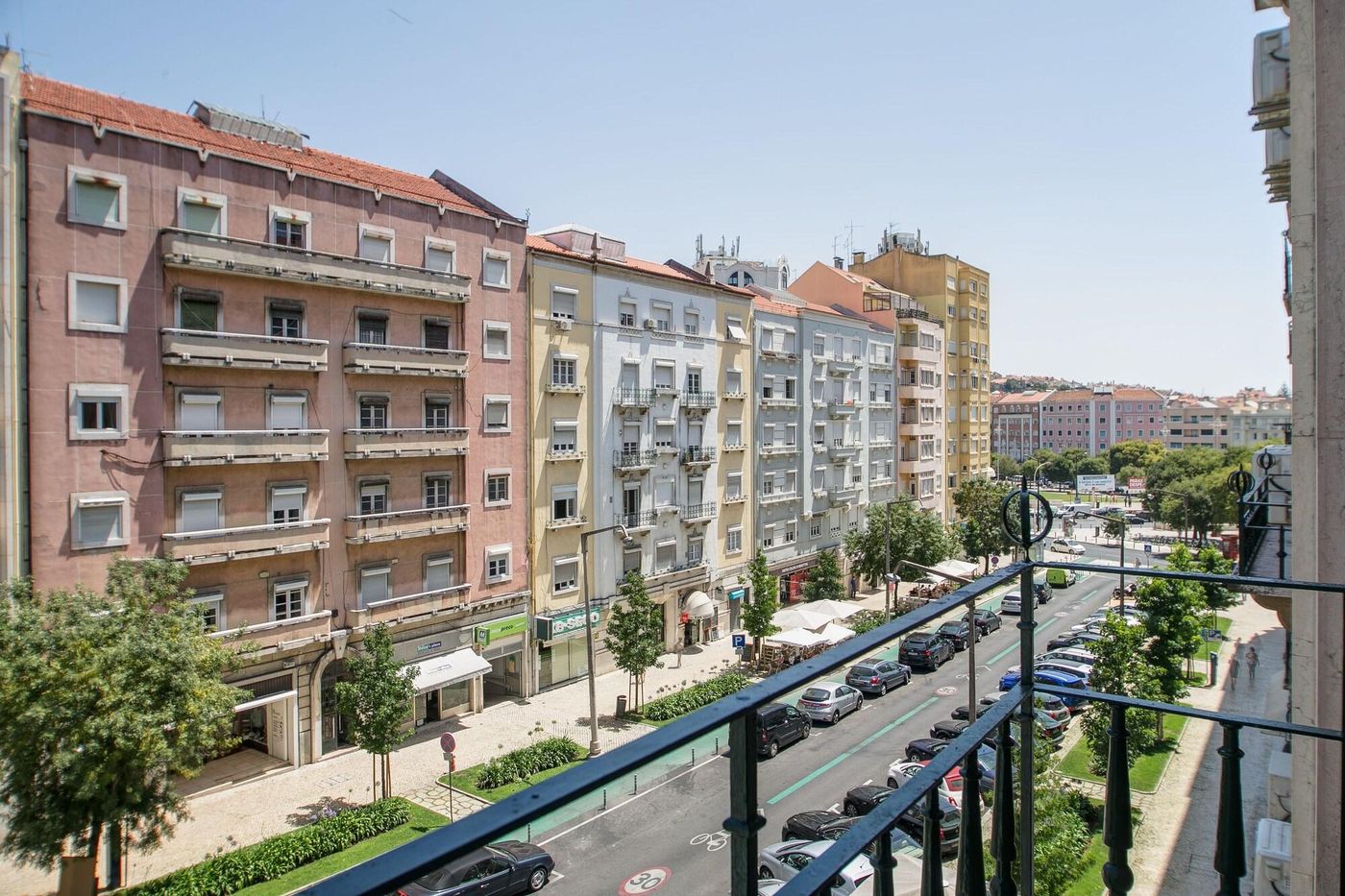 Home-Out-Rooms---Apartments-Room-12