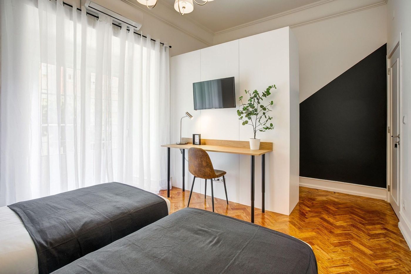 Home-Out-Rooms---Apartments-Room-47