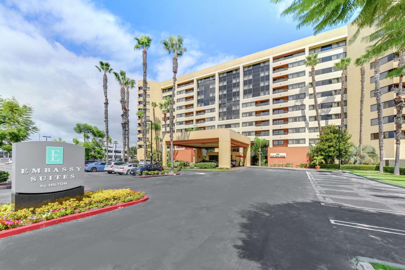 Embassy-Suites-by-Hilton-Anaheim-Orange-General-view-5