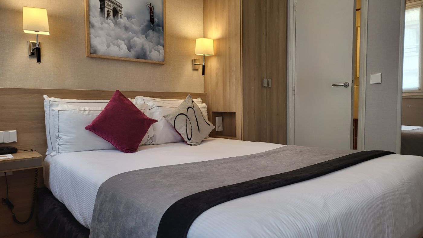 Magda-Champs-Elysees-Room-15