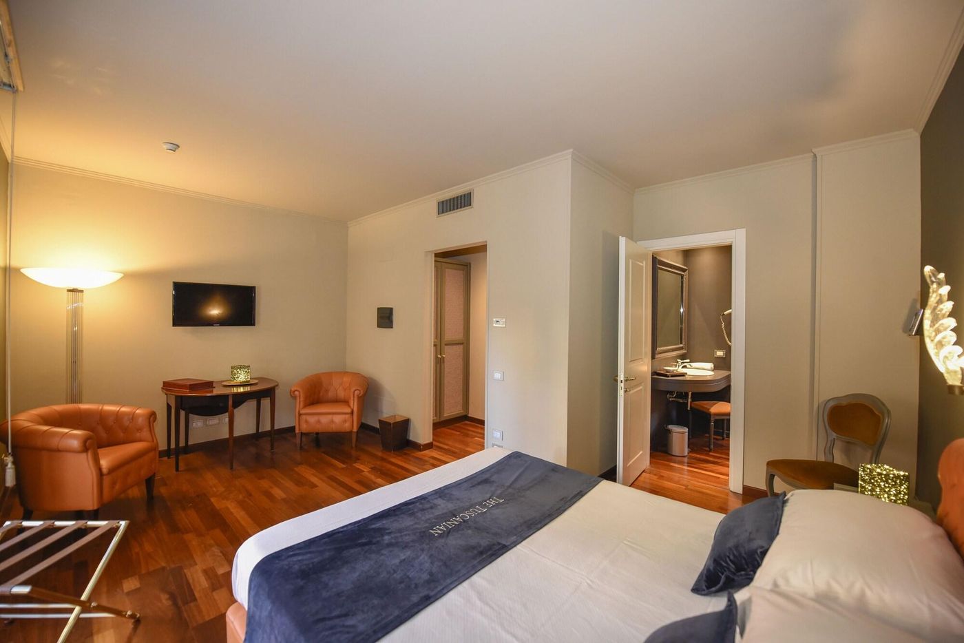 The-Tuscanian-Hotel-Room-20
