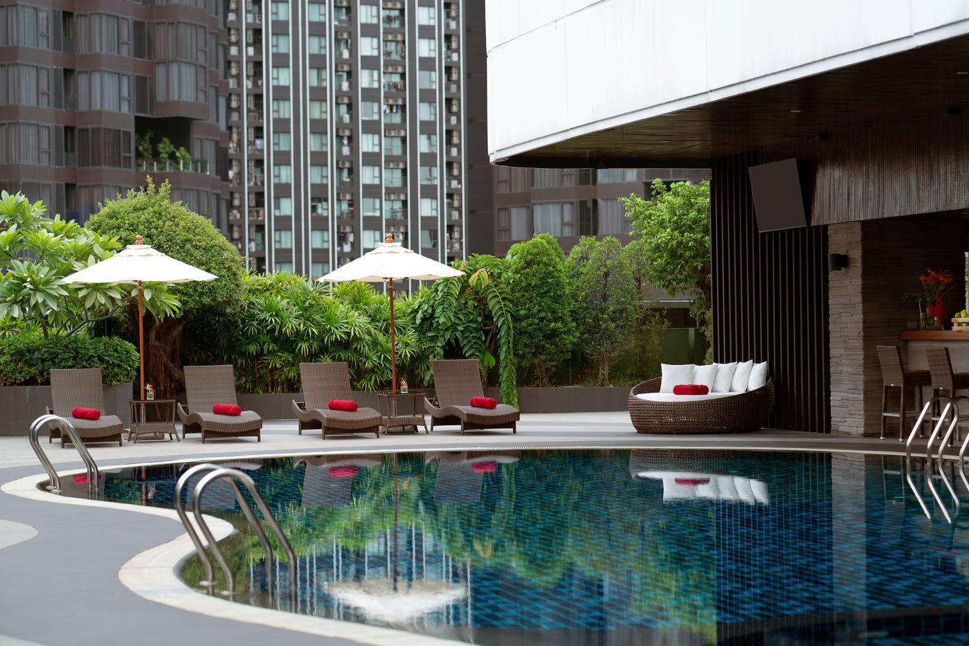 Avani-Ratchada-Bangkok-Pool-1