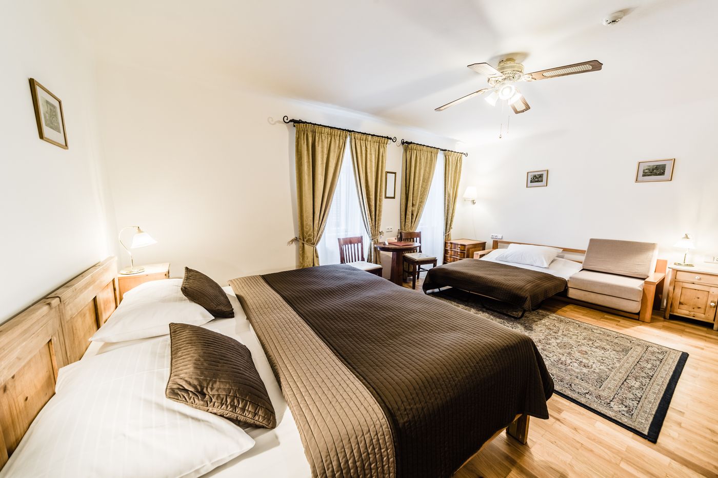 Archibald-at-the-Charles-Bridge-Room-18