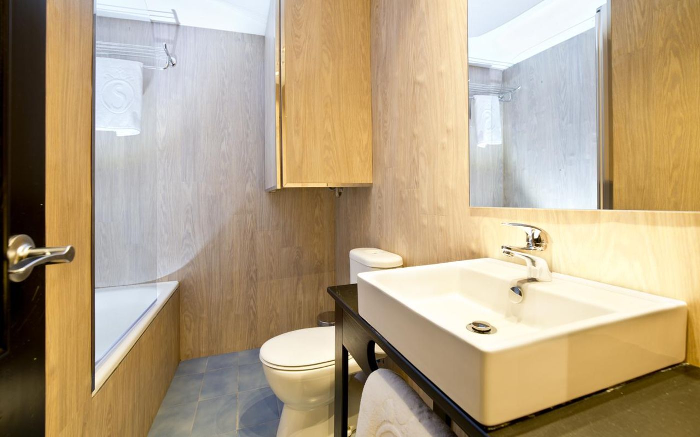 Salles-Beach-Apartments-Room-35