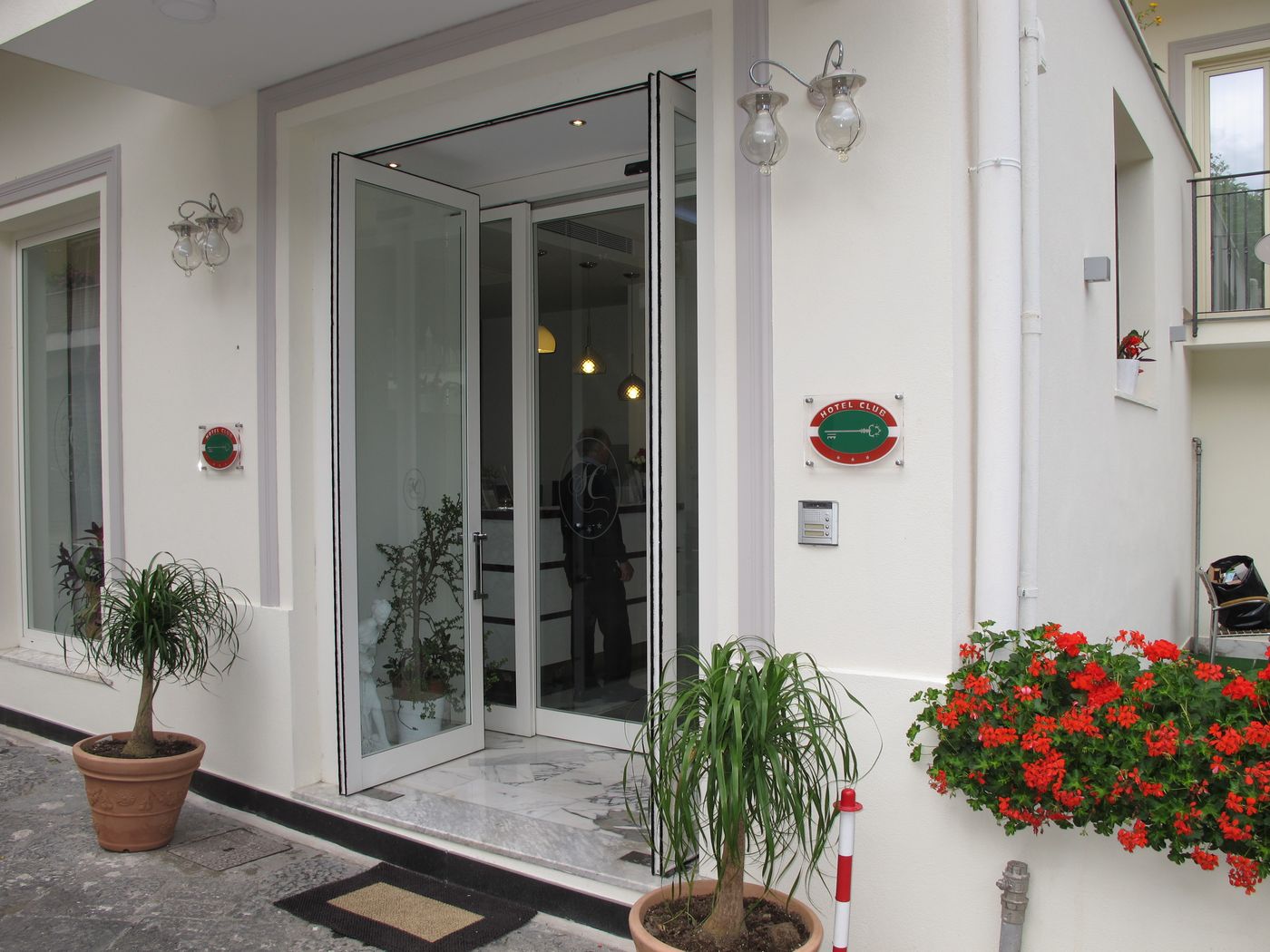 Club-Sorrento-Lobby-59