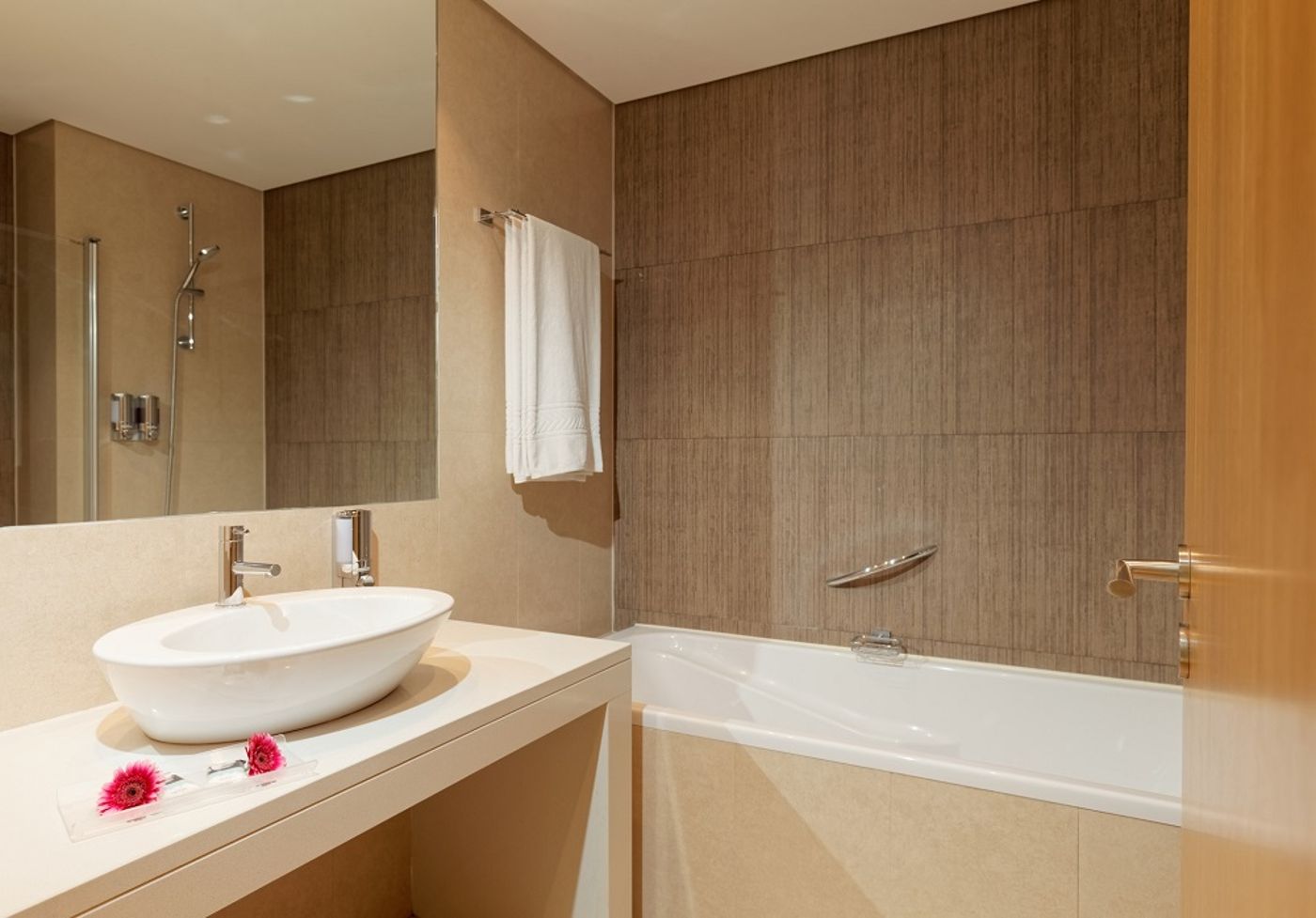 Mercure-Lisboa-Almada-Hotel-General-view-32