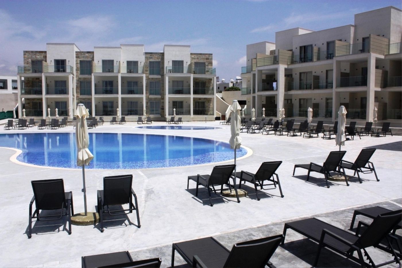 Amphora-Hotel---Suites-Pool-1