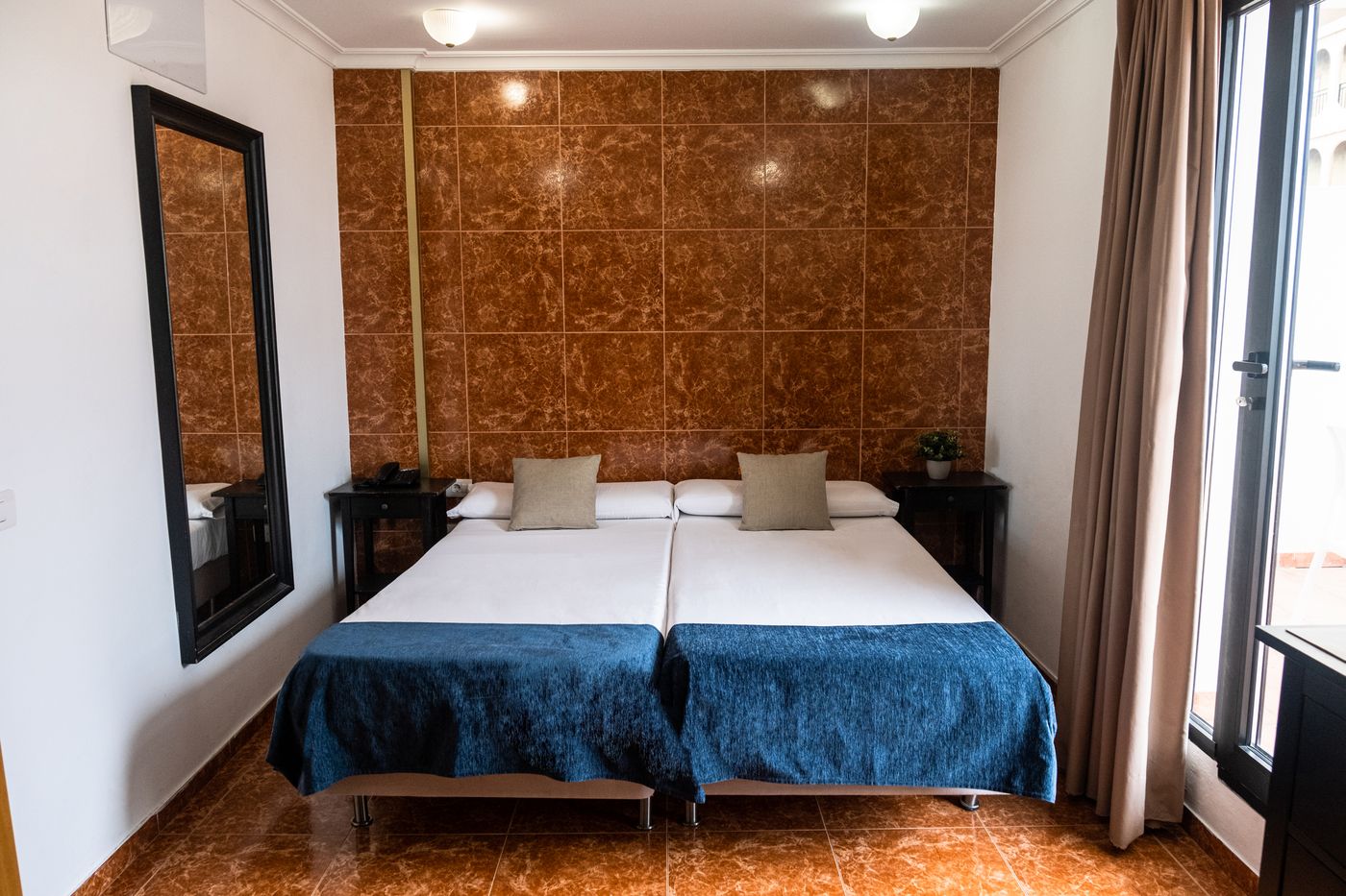 Adonis-Capital-Room-16