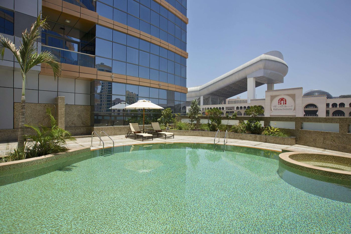 DoubleTree-by-Hilton-Hotel---Residences-Dubai-Pool-1
