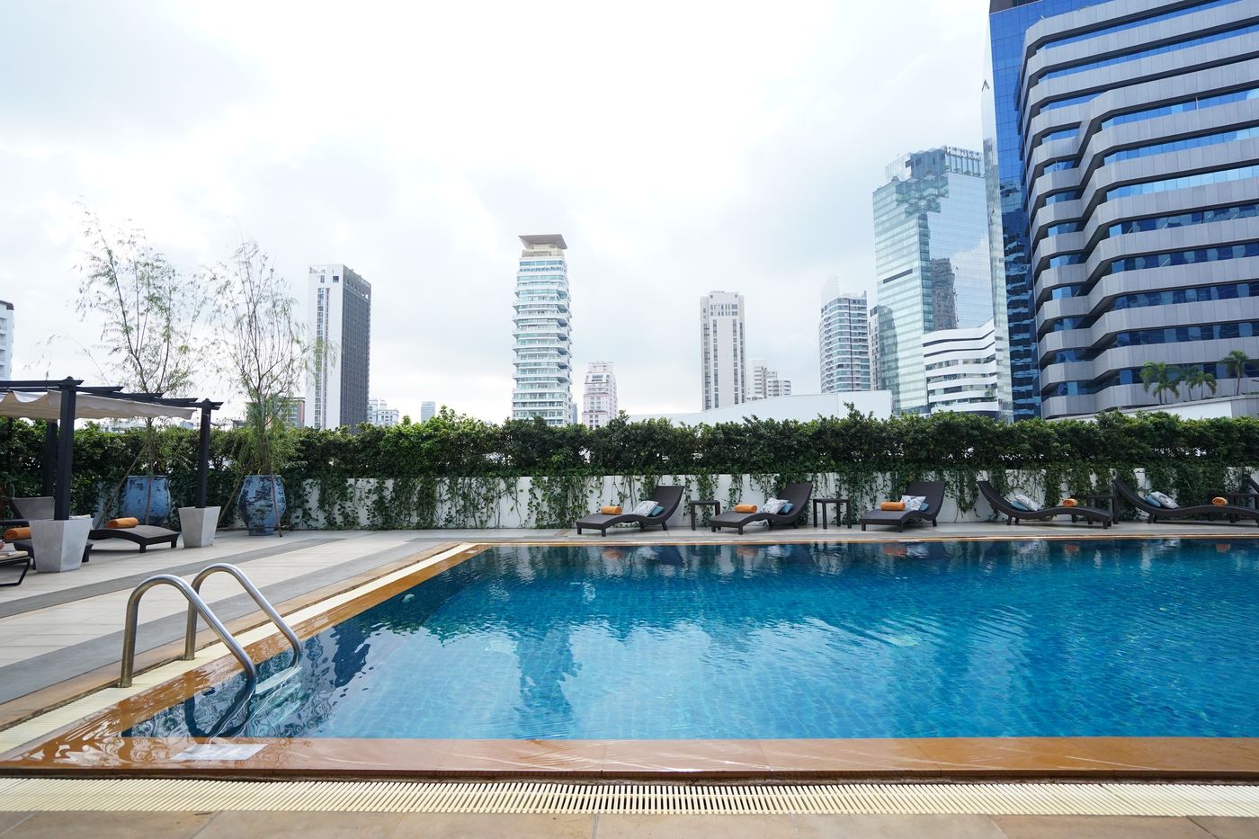 Bangkok-Lotus-Sukhumvit-33-By-Compass-Hospitalit-Pool-36