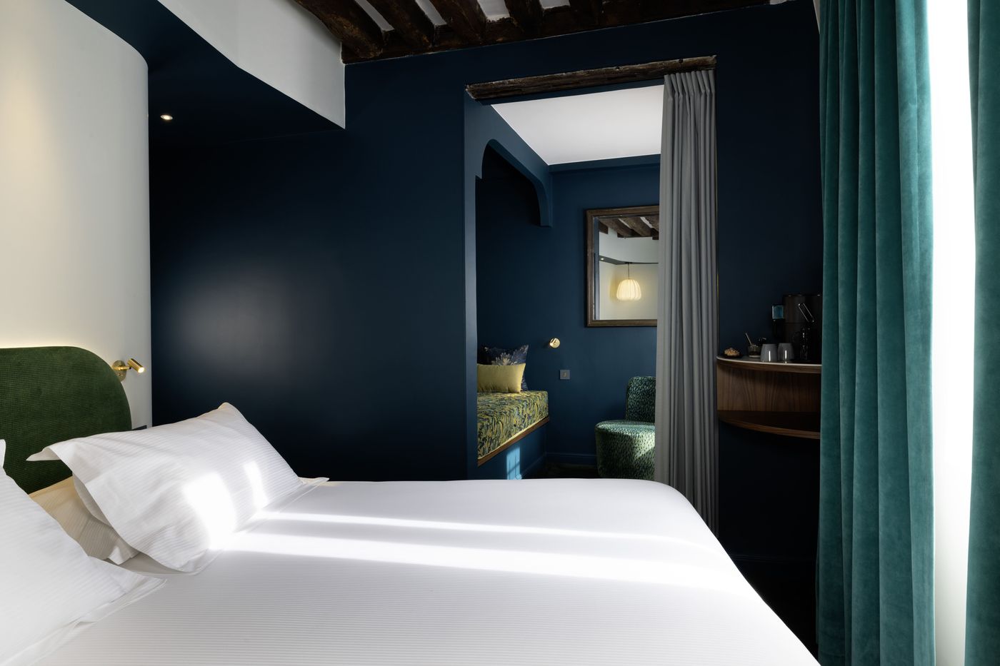 Hotel-L-de-Lutece-Room-30