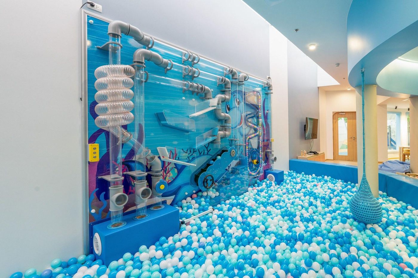 Holiday-Inn-Resort-Phuket-Mai-Khao-Beach-Sports-and-Entertainment-67