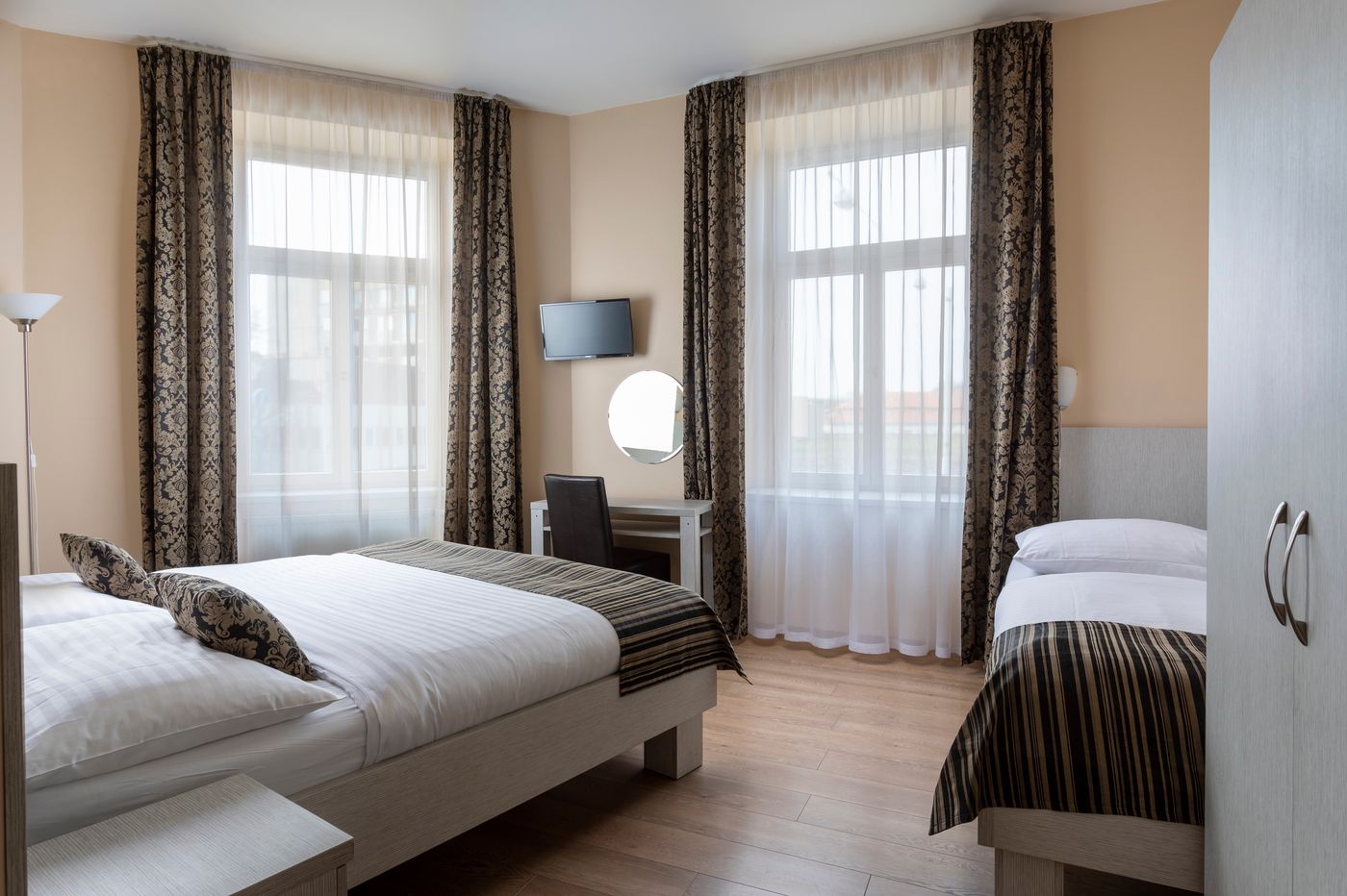 Prague-Centre-Plaza-Room-4