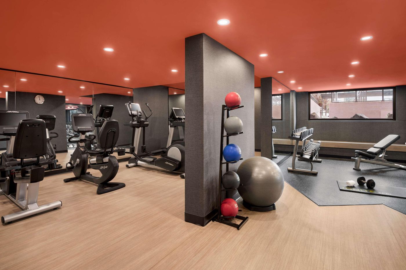 Hilton-Vancouver-Airport-Sports-and-Entertainment-48