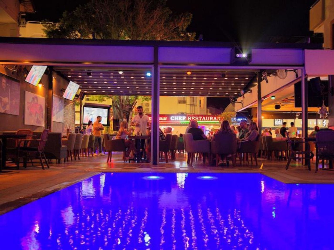 Greenmar-Apart-Pool-2