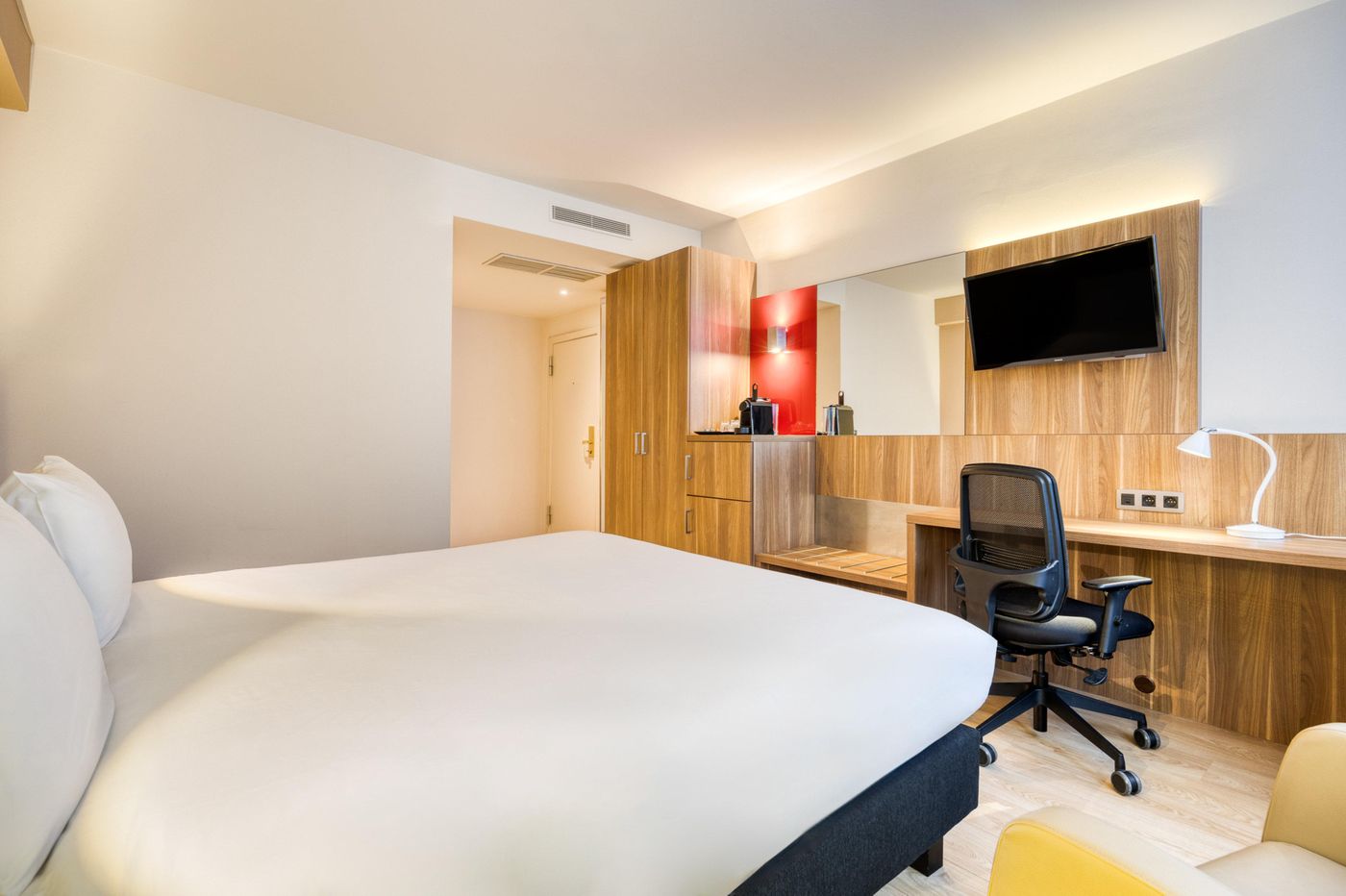 Holiday-Inn-Brussels-Schuman-Room-30