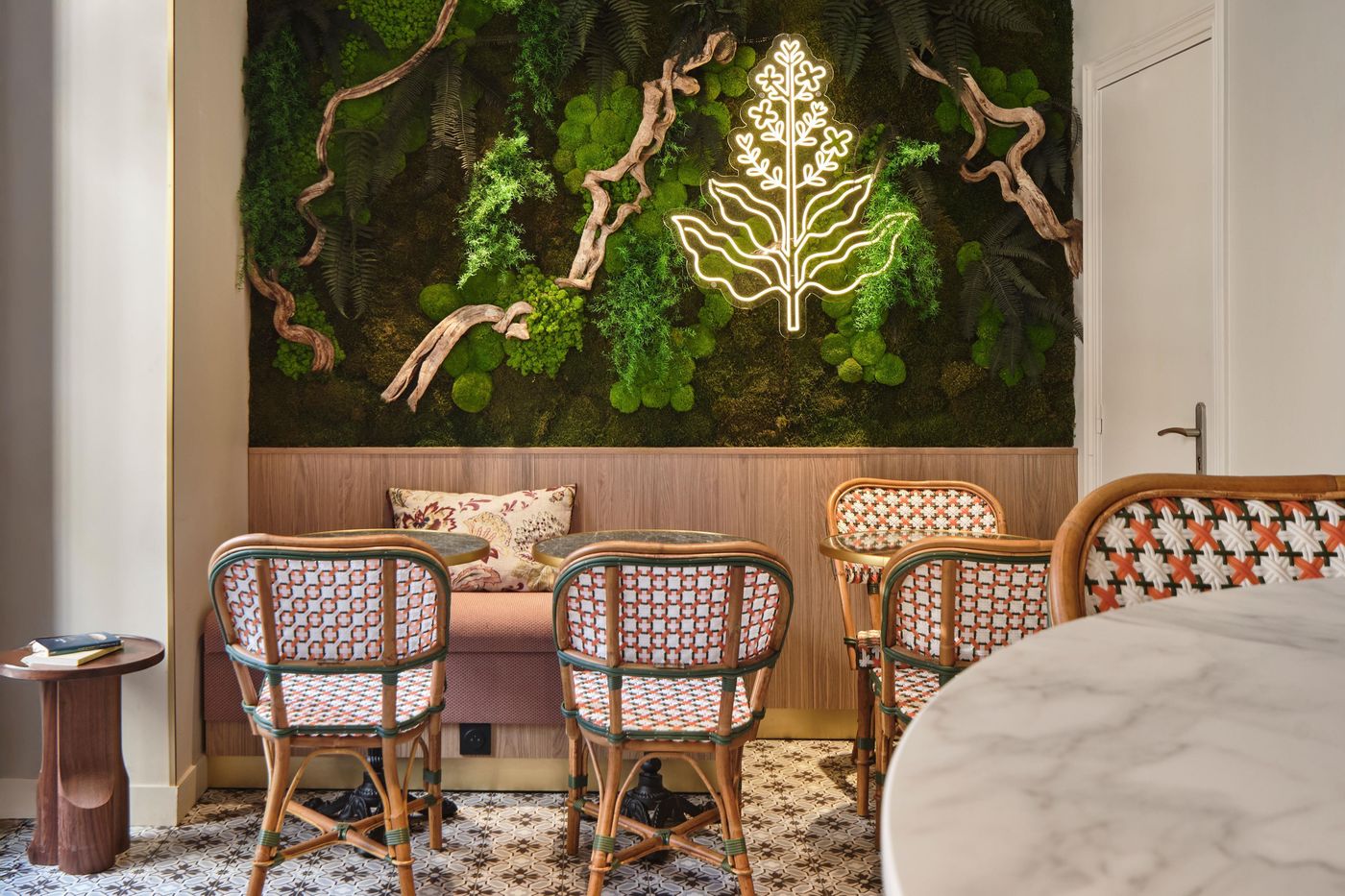 Moulin-Plaza-Lobby-16