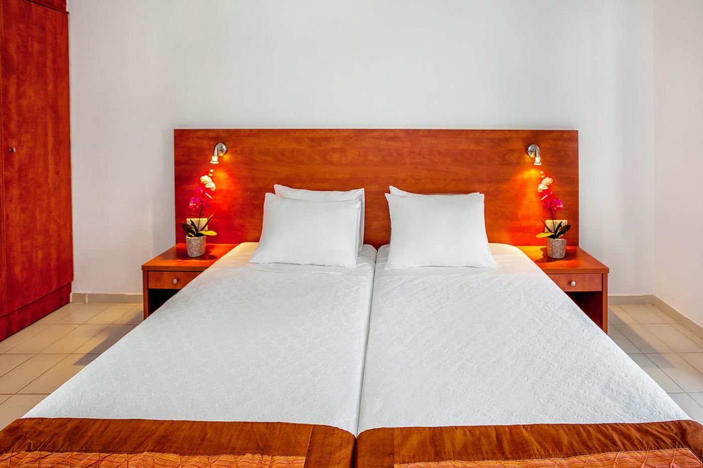 Dolphin-Beach-Hotel-Room-18