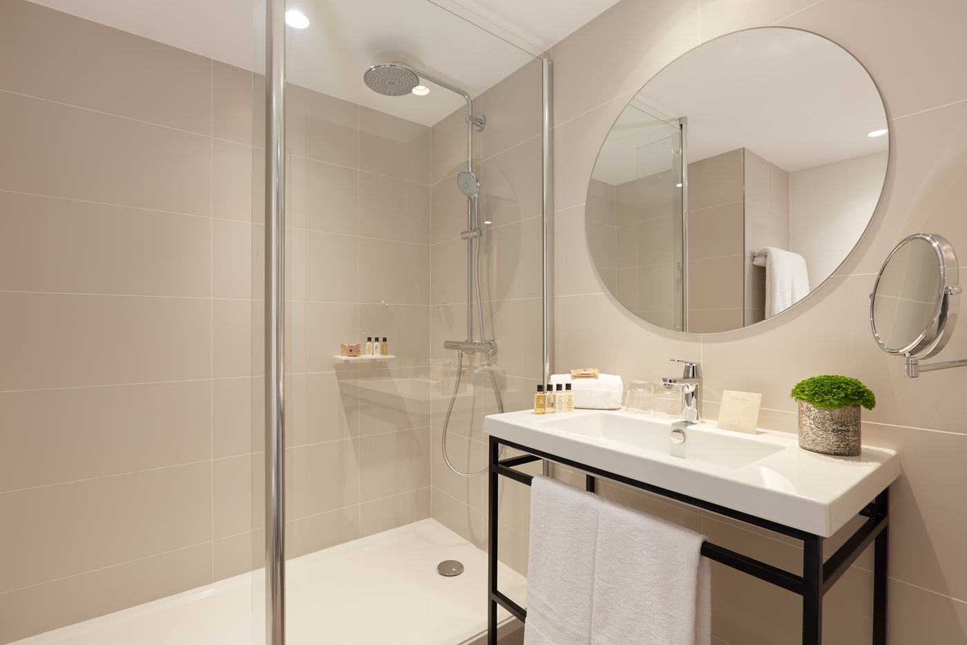 Auteuil-Tour-Eiffel-Room-18