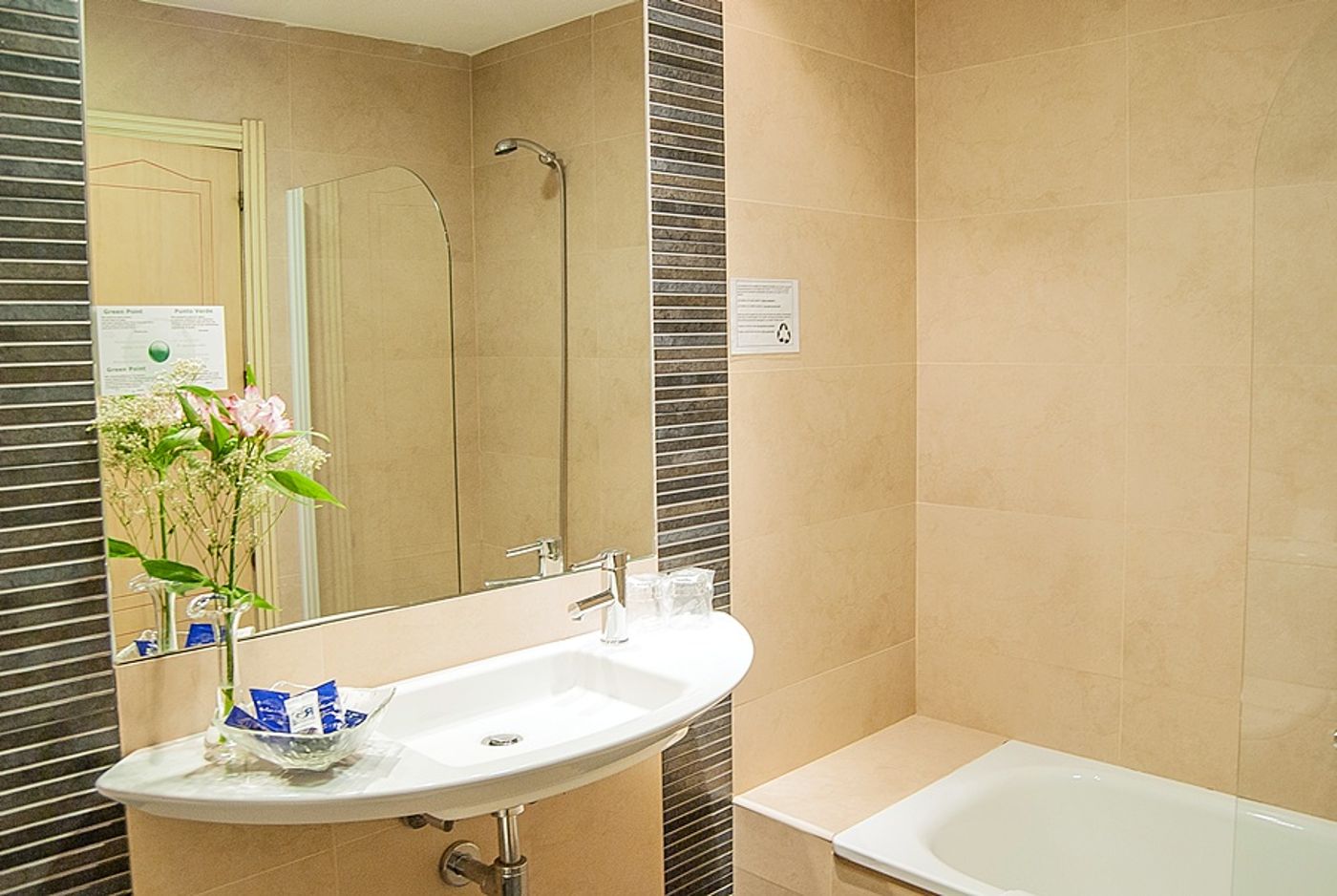 Ana Maria-Spain-GRANADA-Room-10