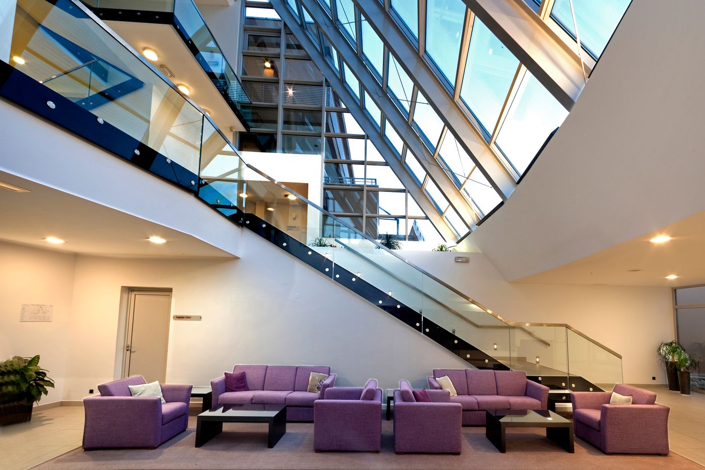 Hotel-Laguna-Molindrio-Lobby-52