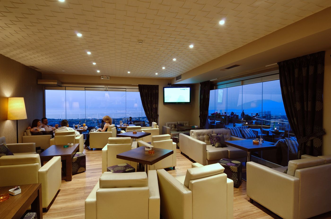 Royal-Heights-Resort-Bar-40