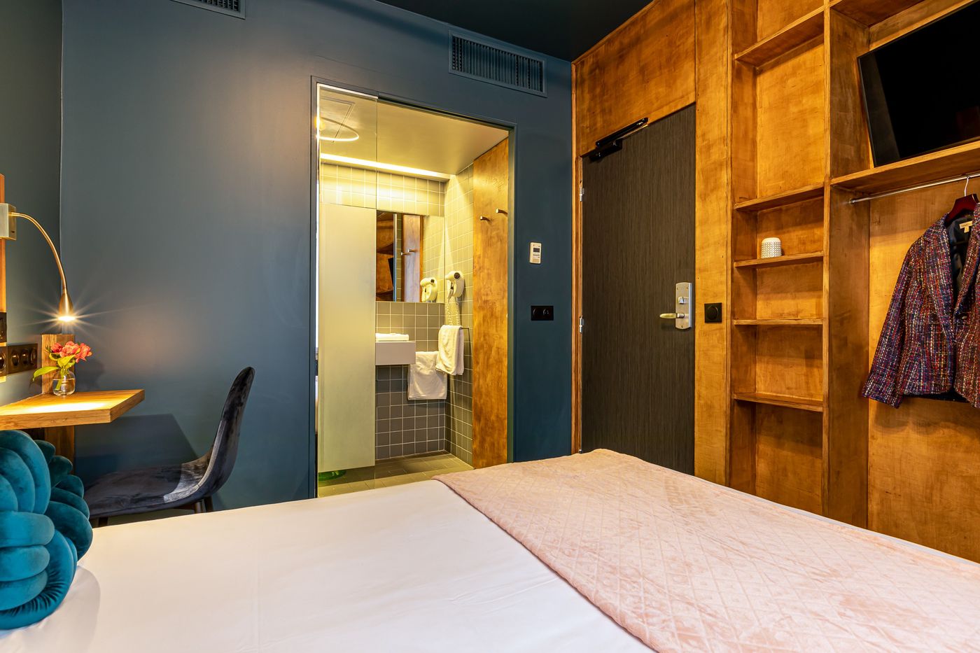 Hotel-Glasgow-Monceau-by-Patrick-Hayat-Room-4