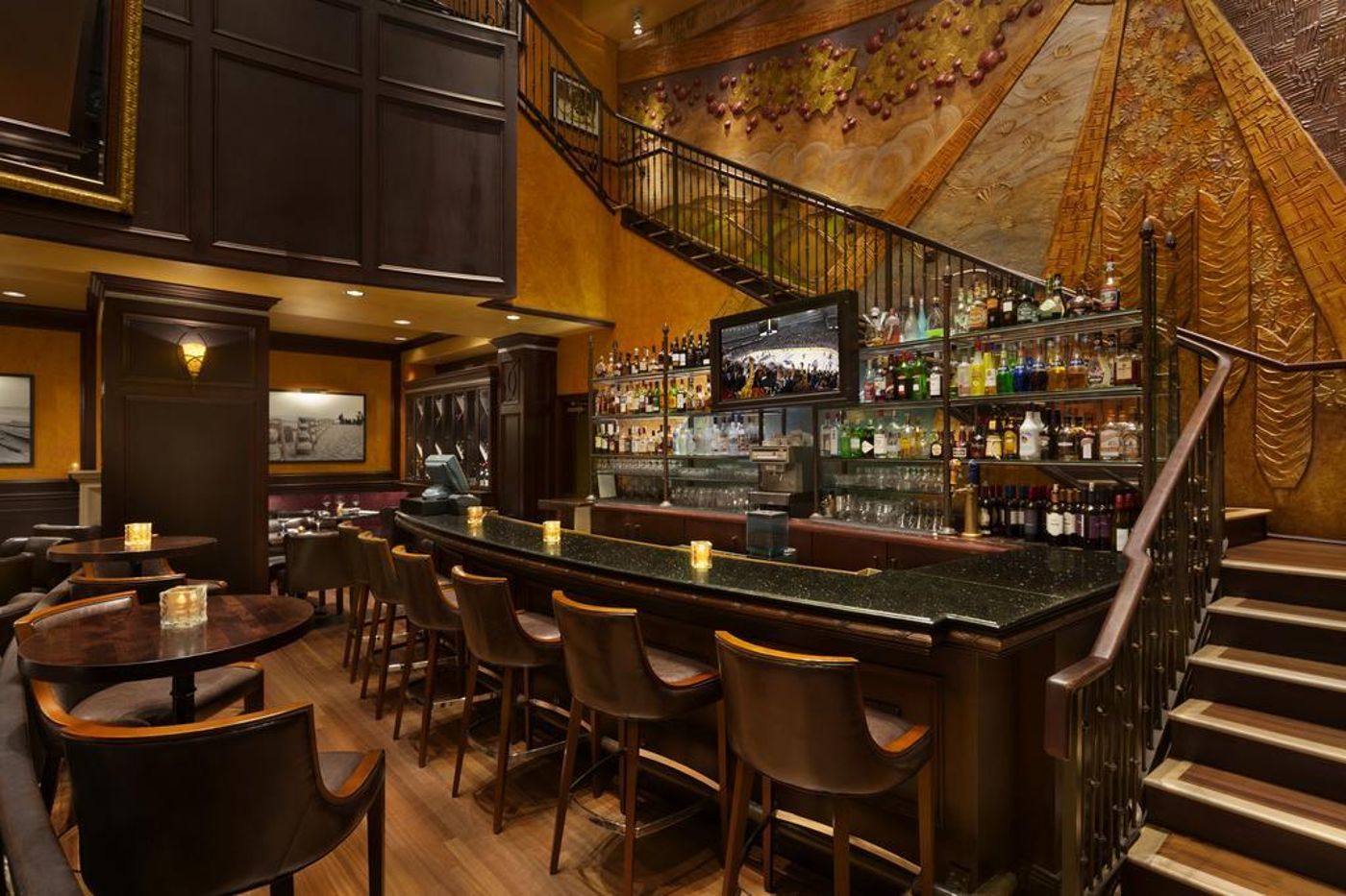 Executive-Le-Soleil-Lobby-12