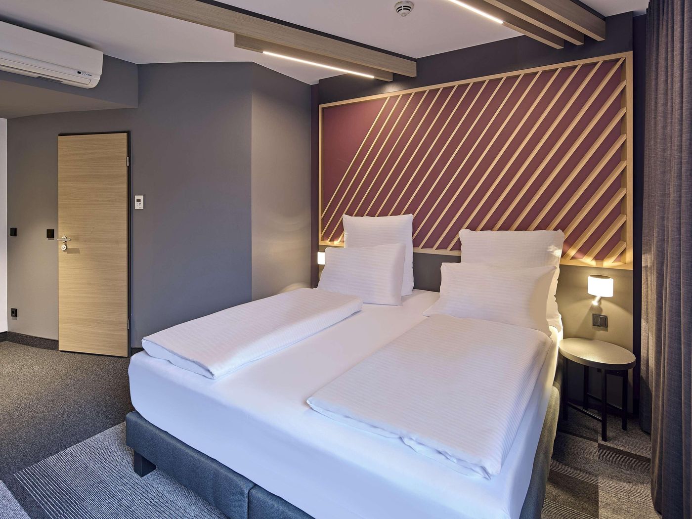 B-B-Hotel-Koln-Messe-Room-12