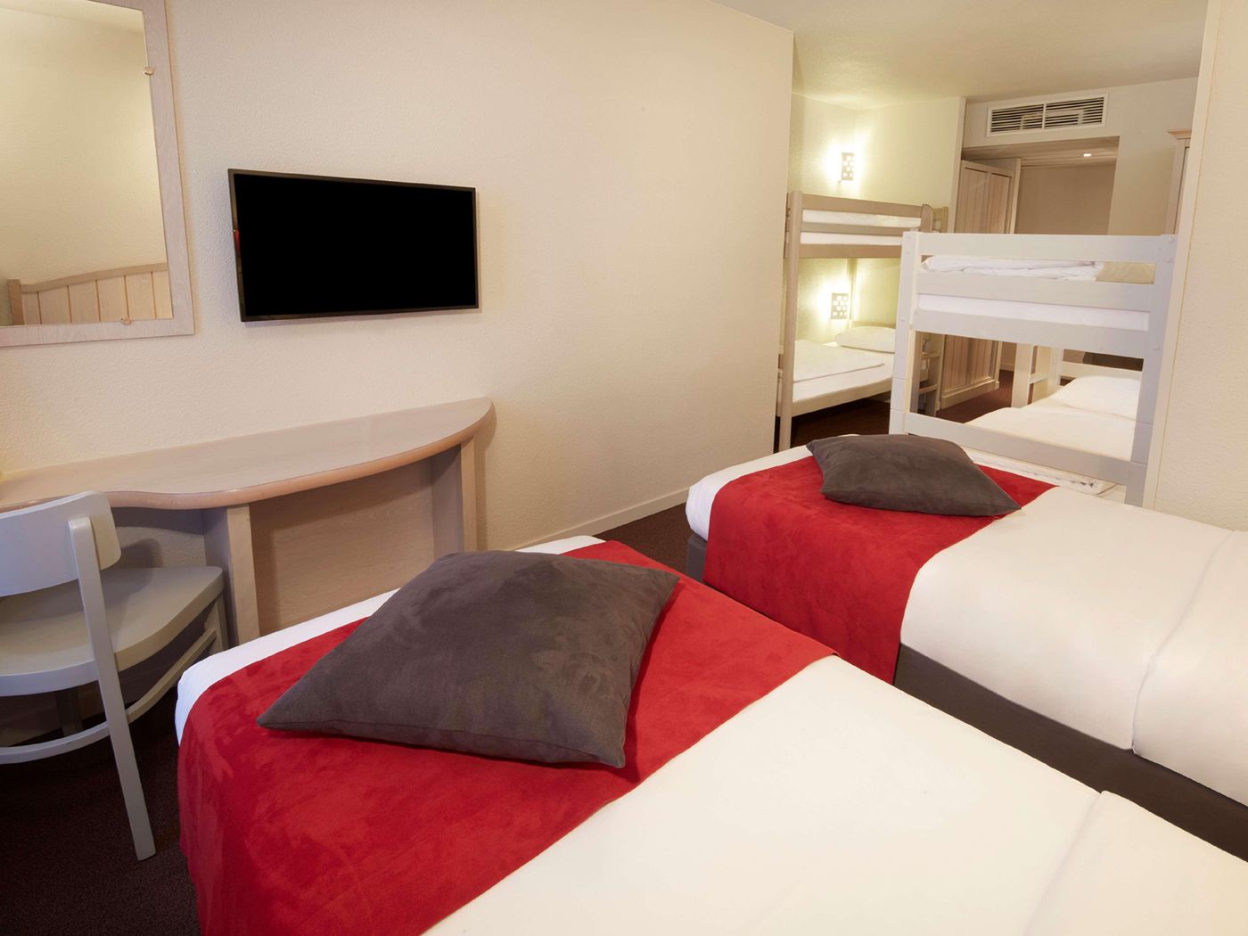 Campanile-Val-de-France-Ex-Kyriad-Disneyland-Room-20