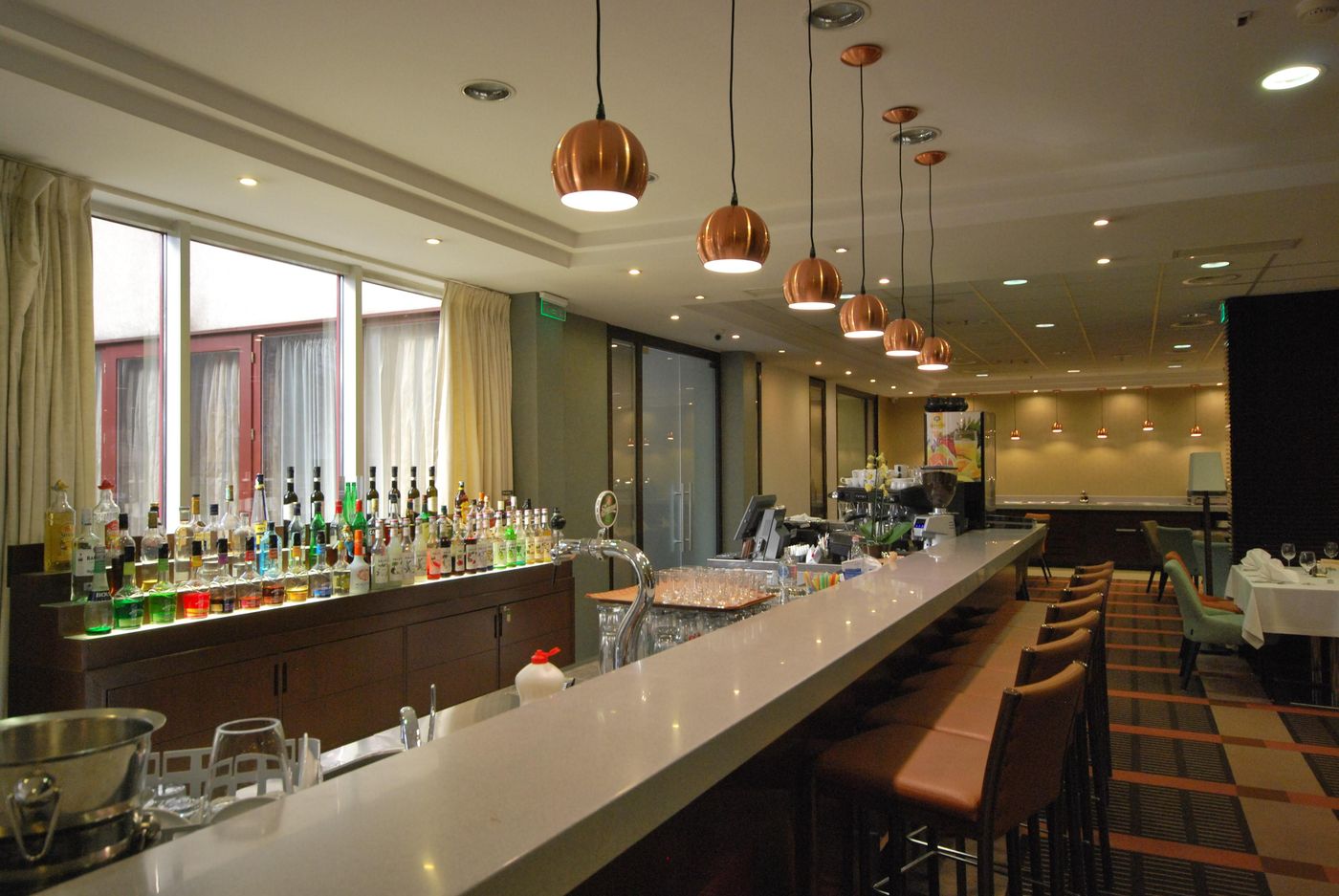 Hotel-Lion-s-Garden-Bar-6