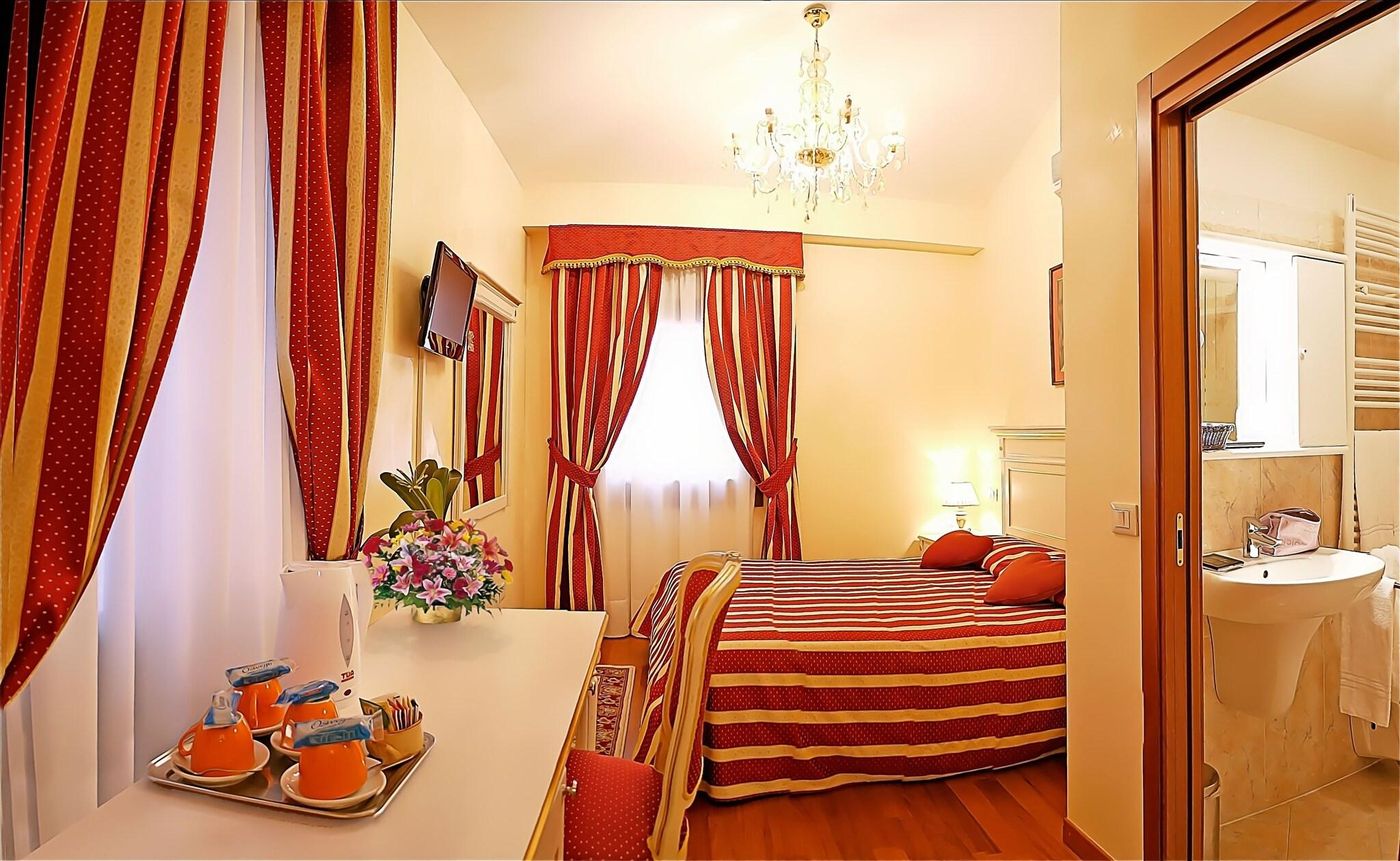 Hotel-San-Luca-Room-13