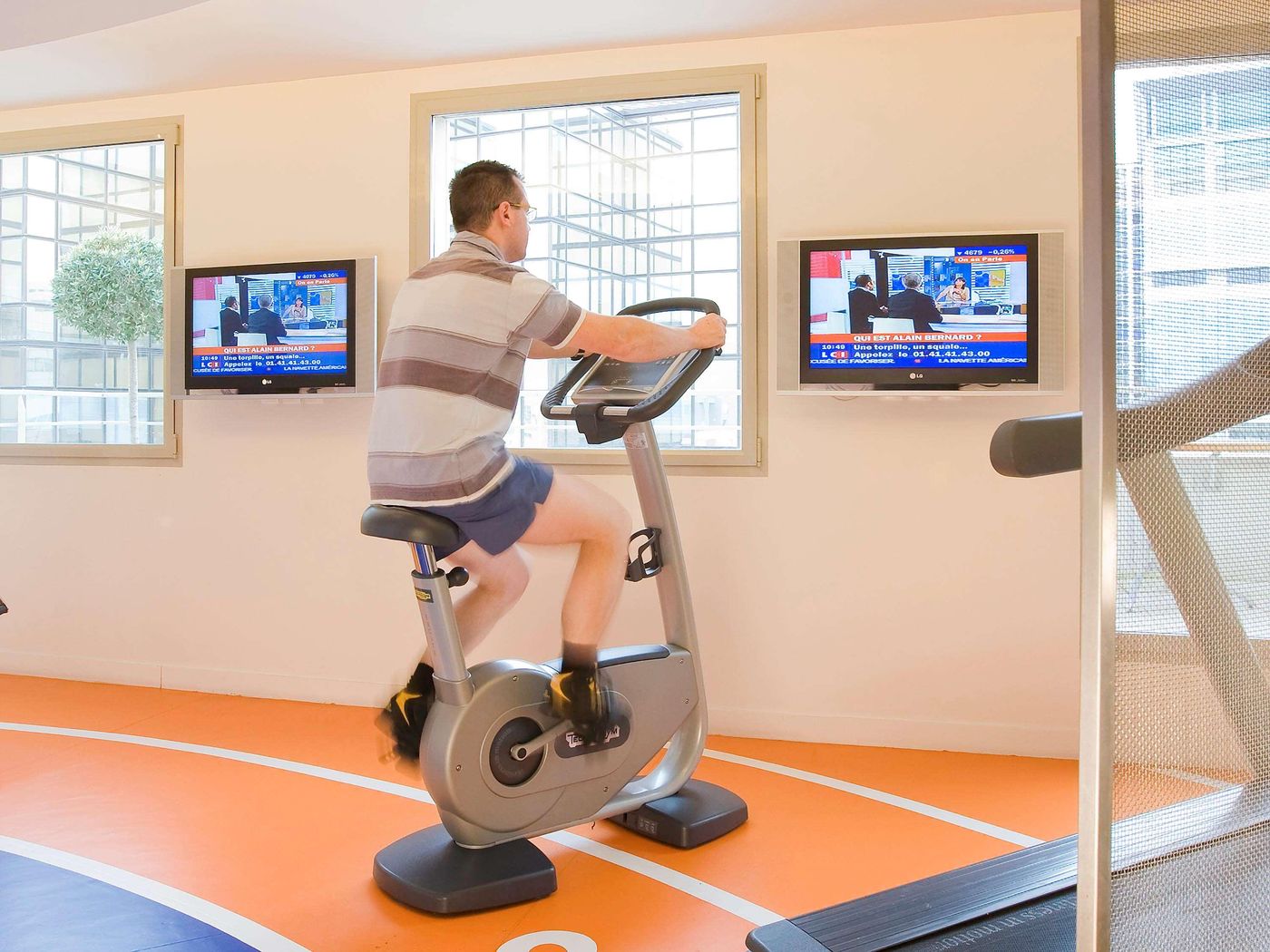 Novotel-Paris-Centre-Gare-Montparnasse-Sports-and-Entertainment-77