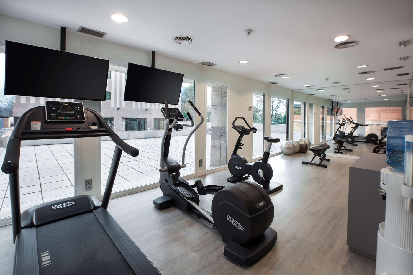 NH-Madrid-Barajas-Airport-Sports-and-Entertainment-29