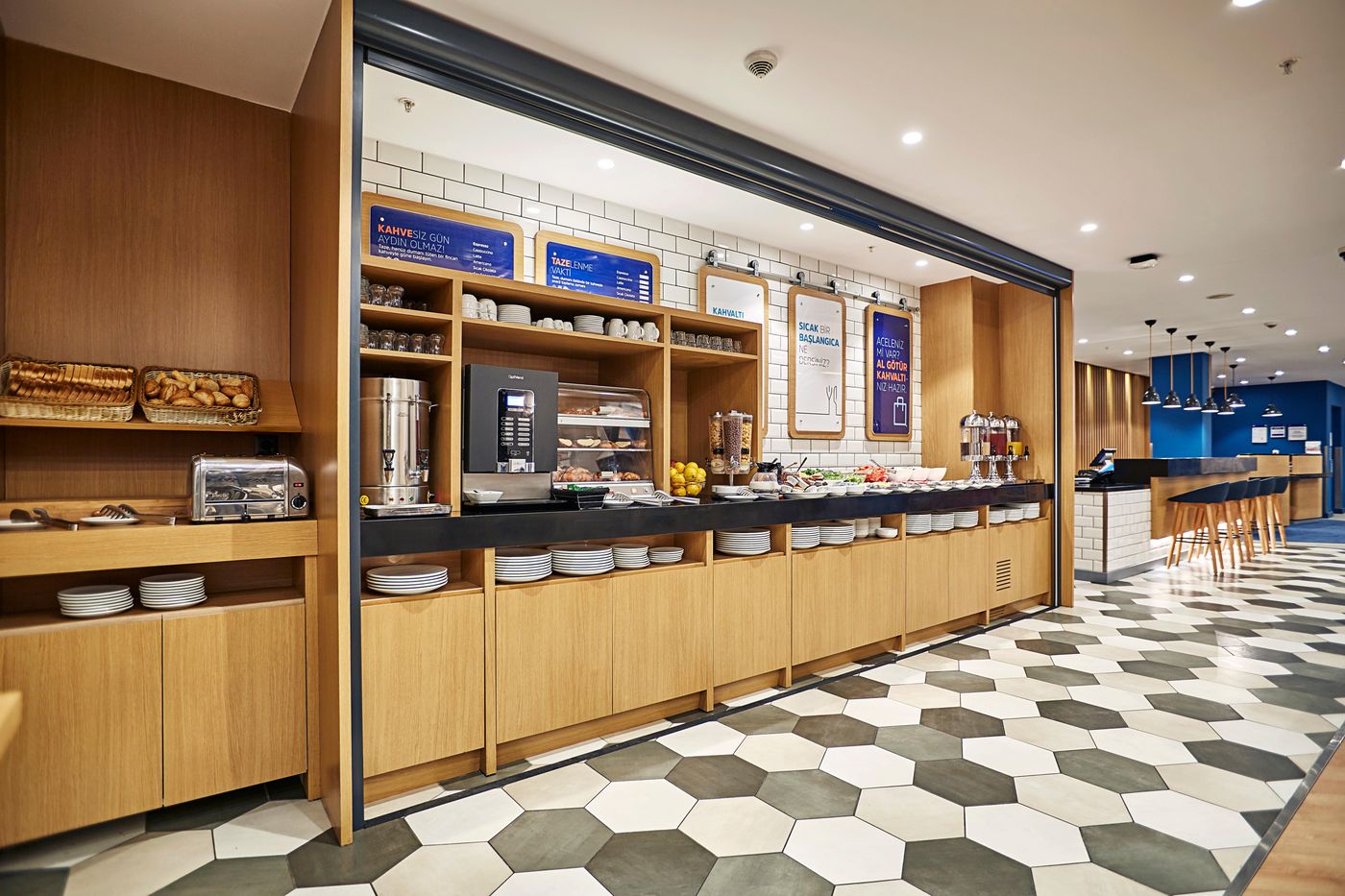 Holiday-Inn-Express-Istanbul--Atakoy-Metro-Restaurant-8