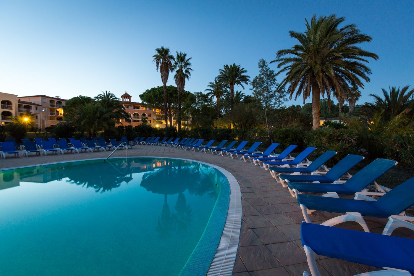 SOWELL-HOTELS-Saint-Tropez-Pool-6