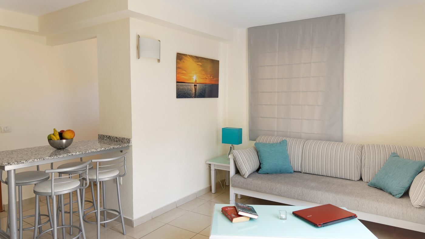 Apartamentos-Cocoteros-Room-23