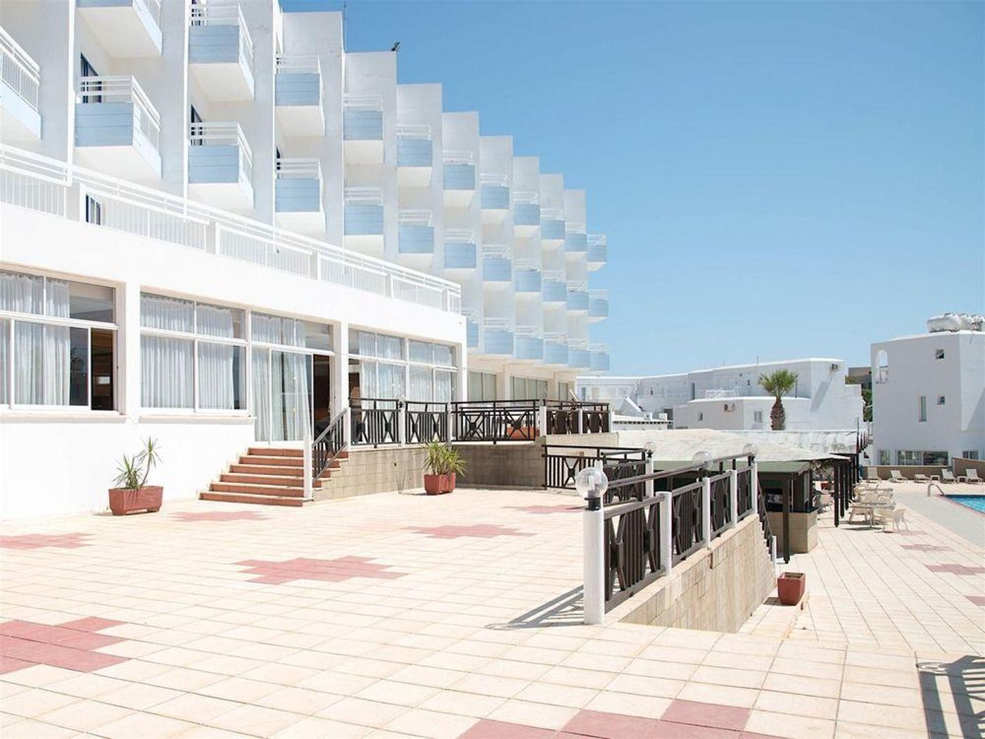 Polycarpia-Terrace-11