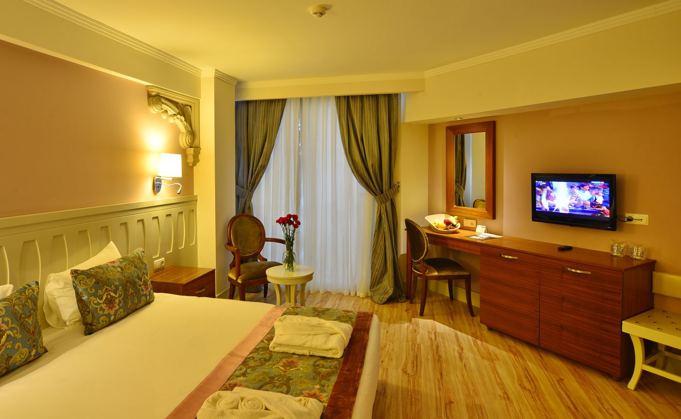 Side-Crown-Serenity-Room-21