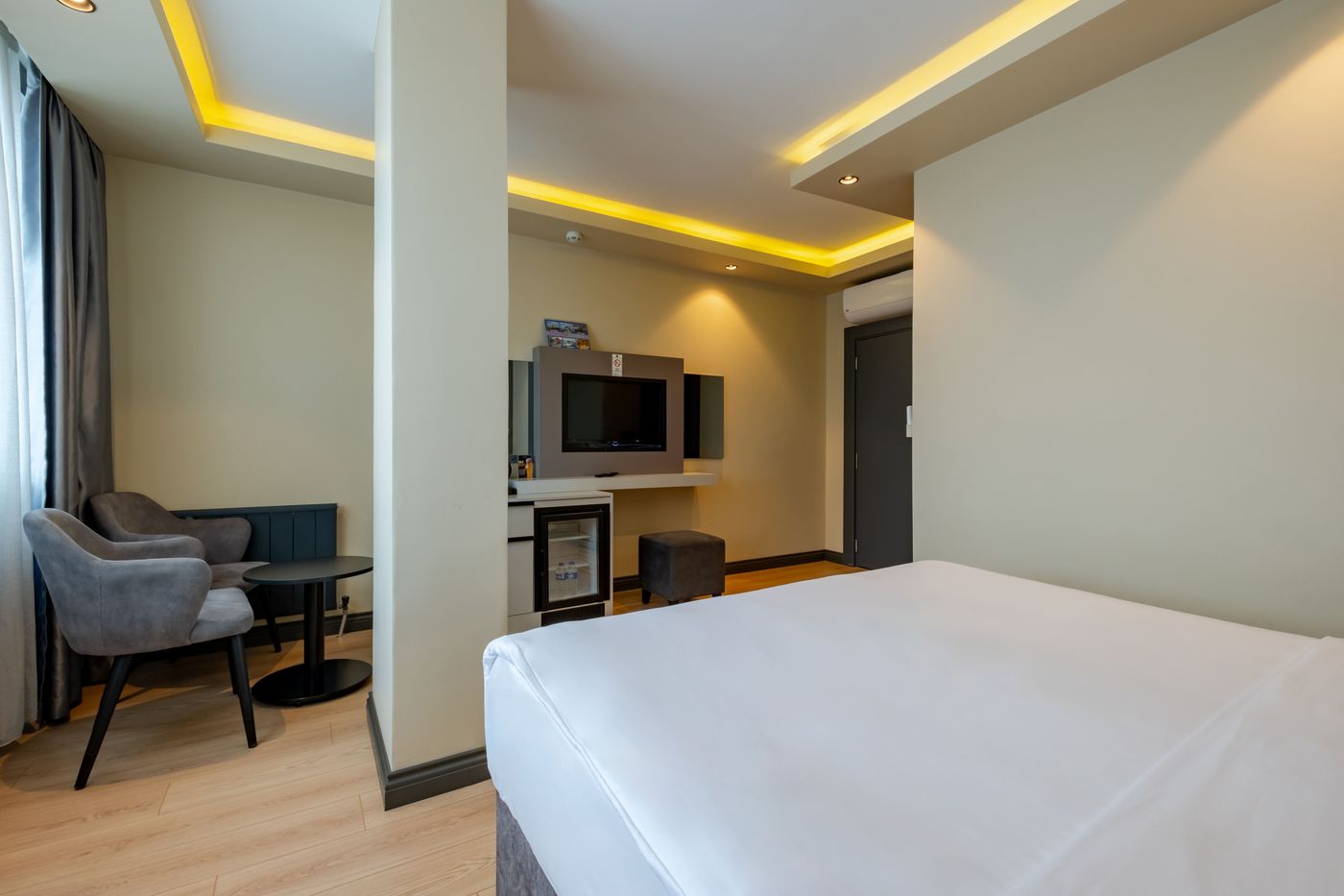 Frt-Airlines-Otel-Room-26