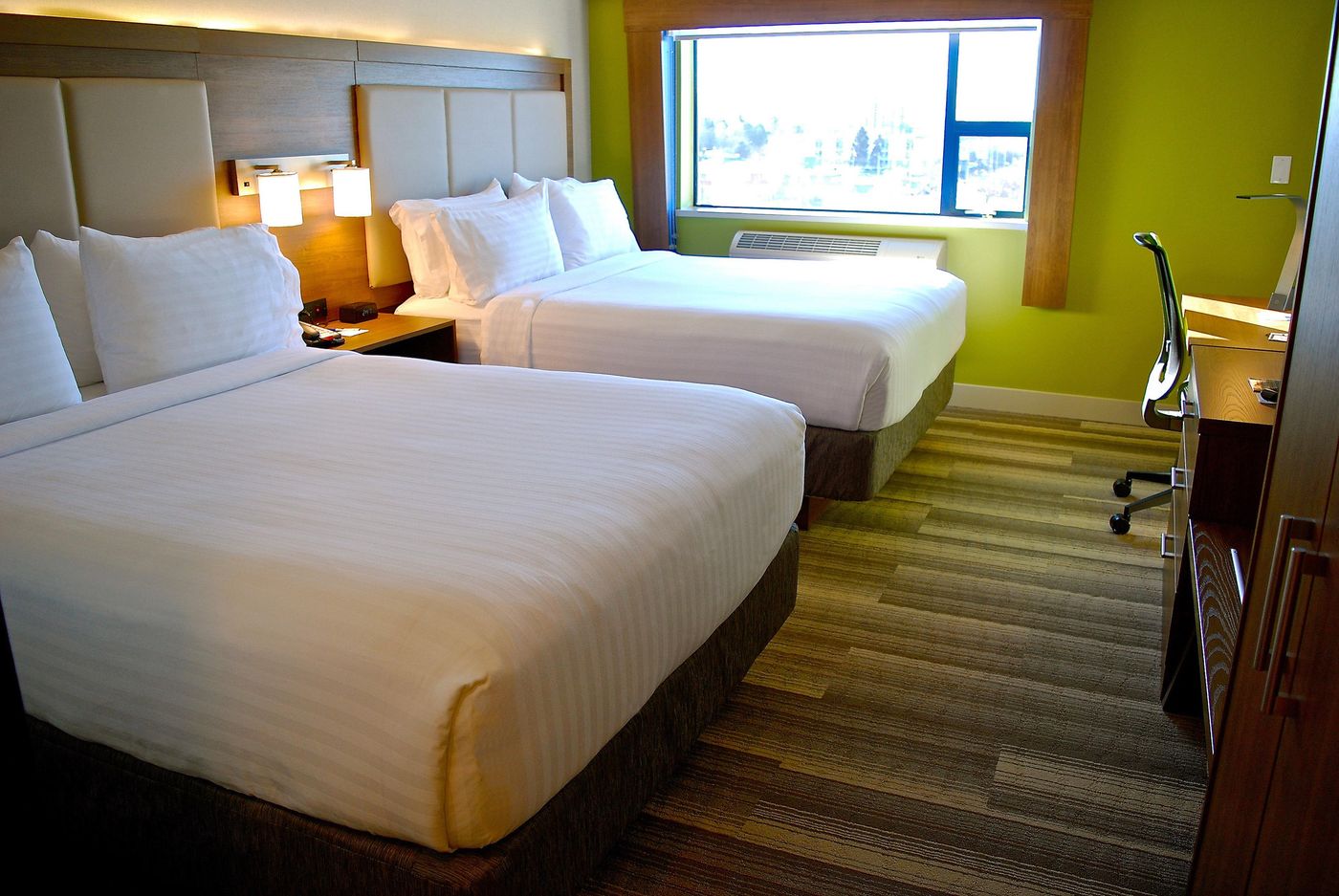 Holiday-Inn-Express-Vancouver-Airport-Richmond-Room-35